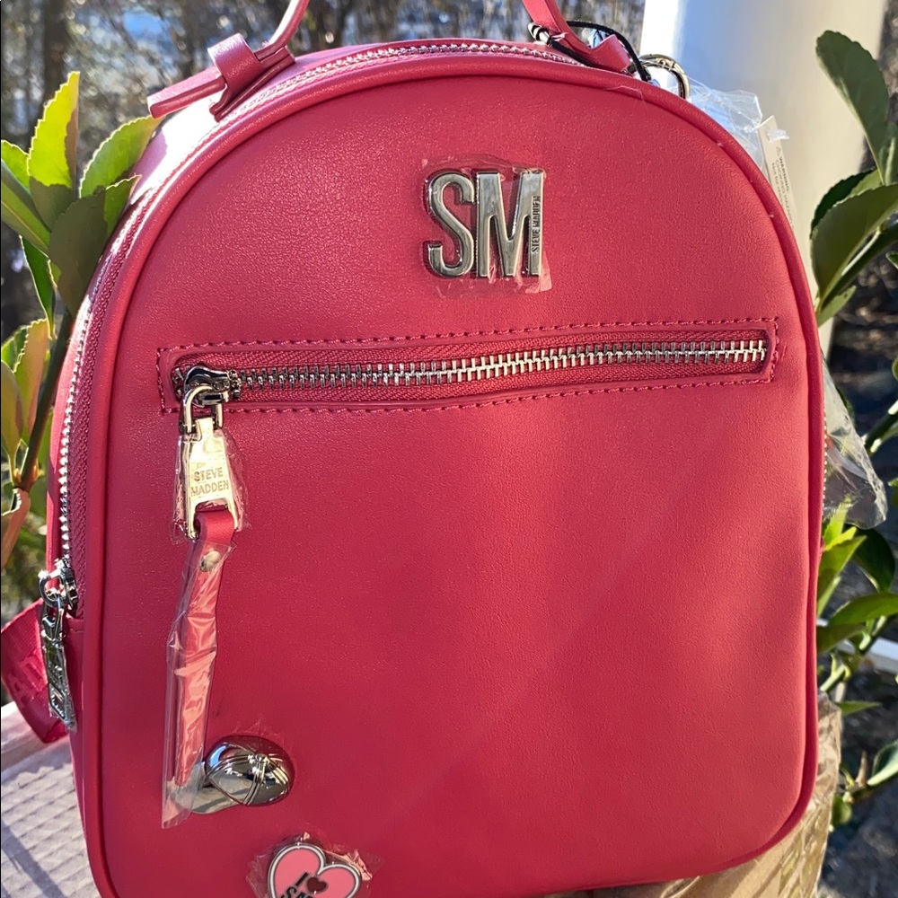 New Steve Madden Mini Backpack 🎒 Carryall, cute Sneaker keychain, salmon pink